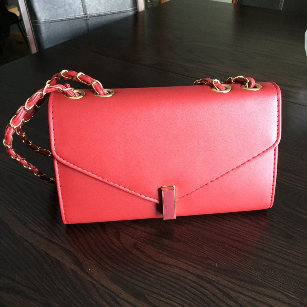 Handbag with crossbody option strap.
